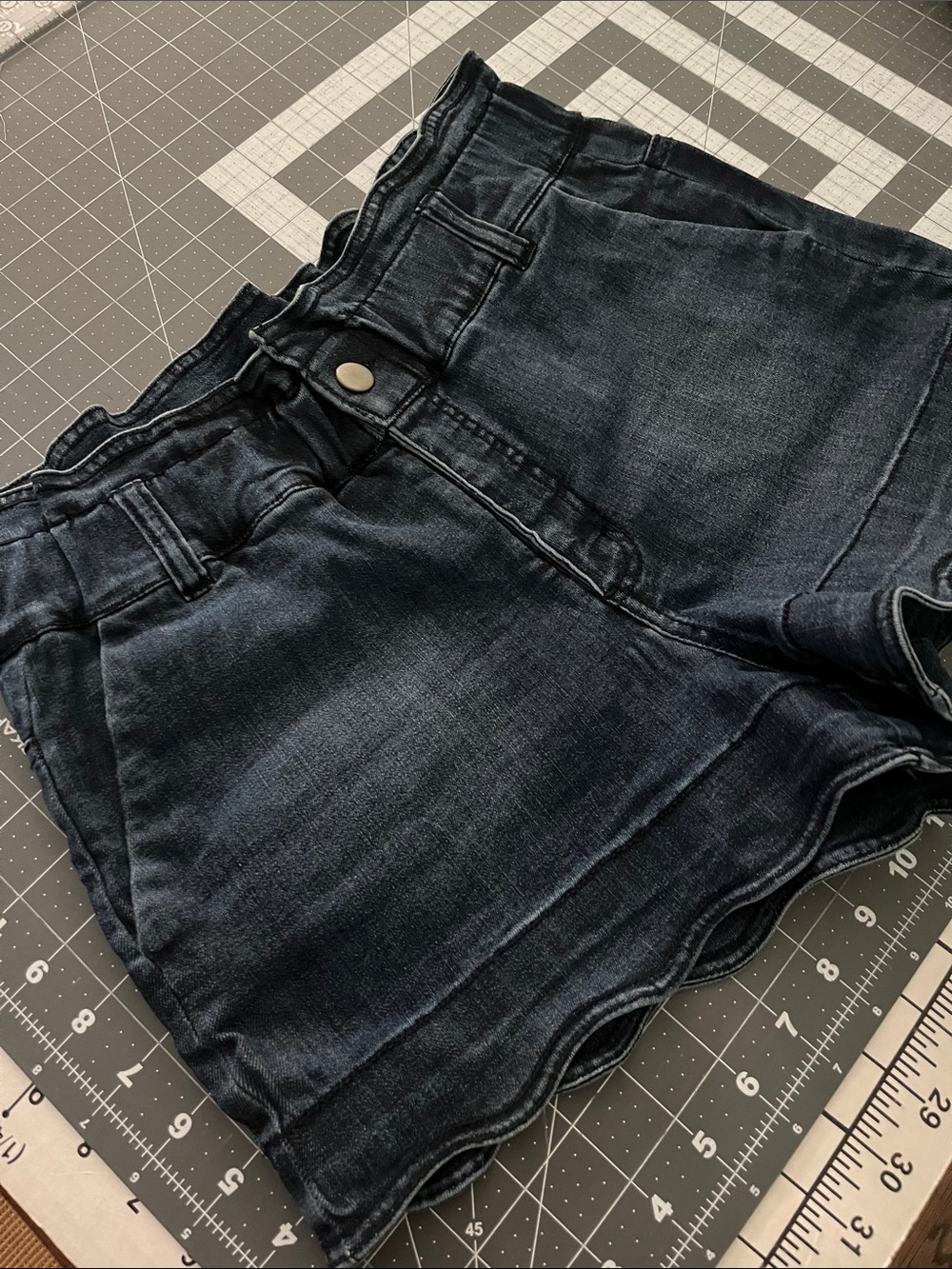 Women’s Scallop Hem Denim Shorts - dark denim